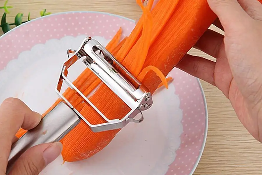 different types of vegetable peelers